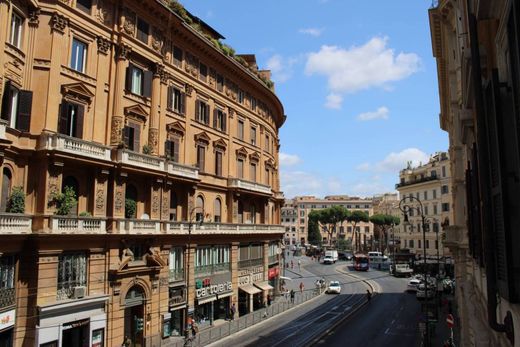 Apartment / Etagenwohnung in Rom, Latium