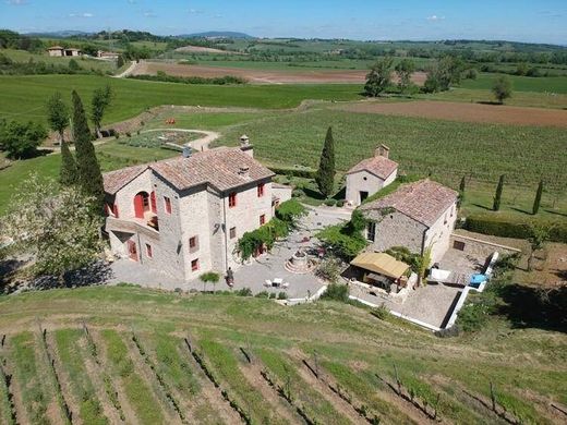 Country House in Colle di Val d'Elsa, Province of Siena