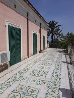 Villa a Carini, Palermo