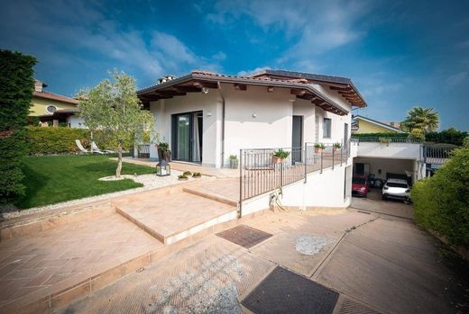 Villa in Rivalta di Torino, Turin