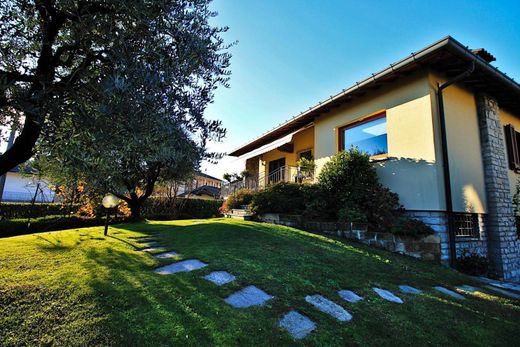 Villa a San Fermo della Battaglia, Como
