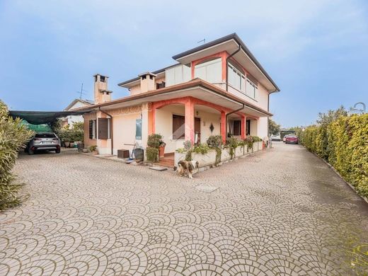 Villa in Vigasio, Provincia di Verona