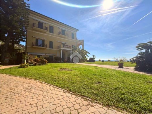 Appartamento a Ventimiglia, Imperia