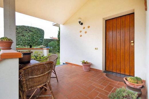 Villa in Cascina, Province of Pisa