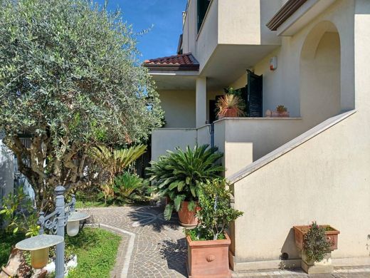 Terraced house in Sant'Anastasia, Naples