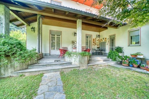 빌라 / Rivoli, Torino