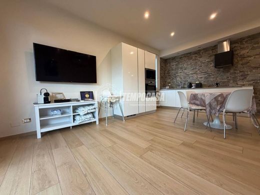 Daire Desenzano del Garda, Brescia ilçesinde