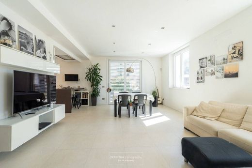 Villa in Anzola dell'Emilia, Bologna