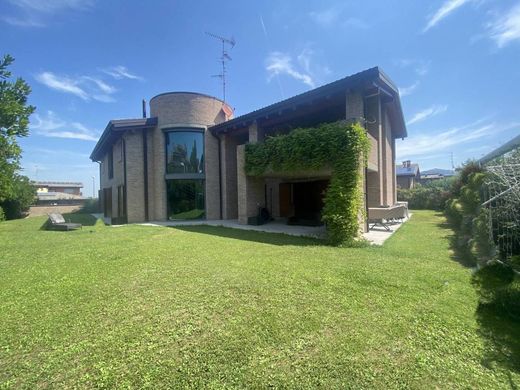 Villa in Quattro Castella, Provincia di Reggio Emilia