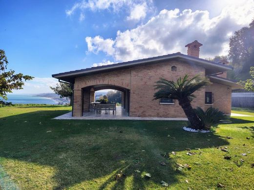 빌라 / Fossacesia, Provincia di Chieti