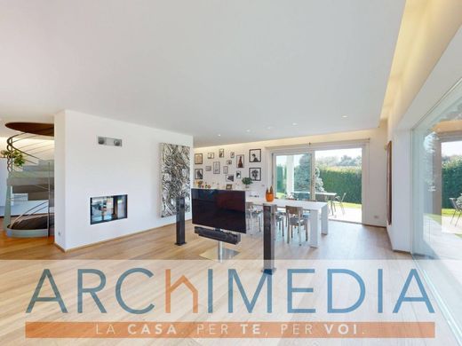 Villa in Sumirago, Provincia di Varese