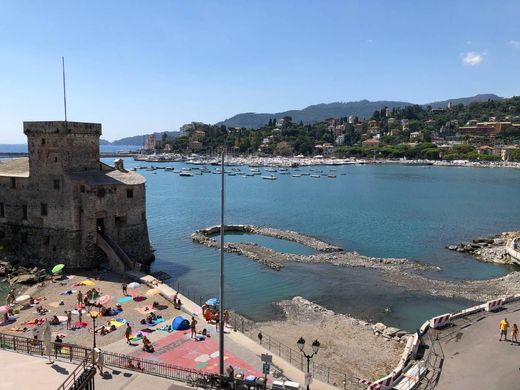 Rapallo, Provincia di Genovaのアパートメント