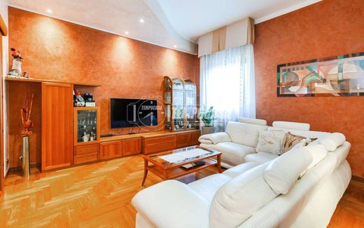 Willa w Novate Milanese, Città metropolitana di Milano