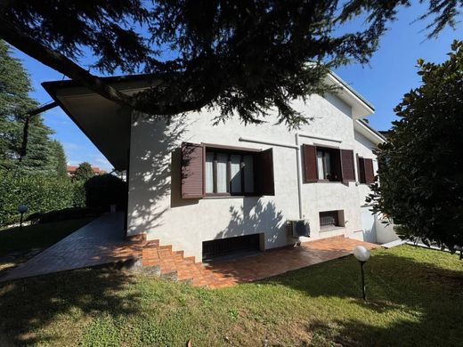 别墅  Lainate, 米兰省