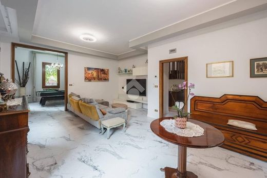 ﻓﻴﻼ ﻓﻲ بولونيا, Bologna