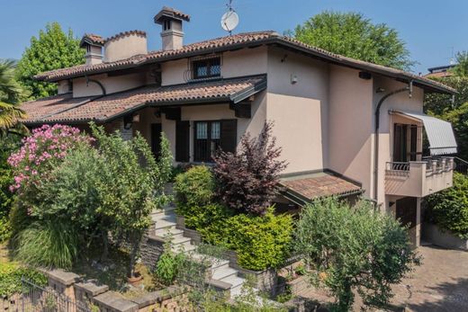 빌라 / Parè, Provincia di Como