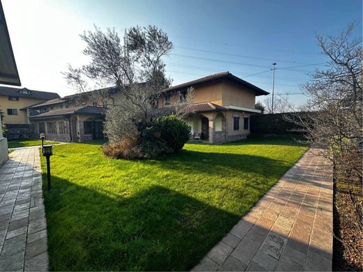 Villa in Settimo Torinese, Turin