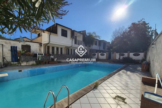 Вилла, Acerra, Napoli