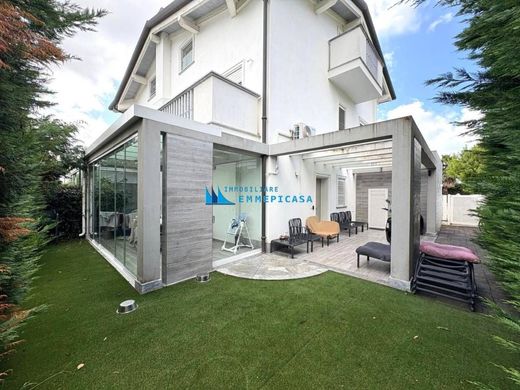 Apartment in Montignoso, Provincia di Massa-Carrara