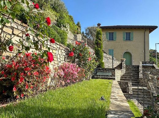 Villa en Montevecchia, Provincia di Lecco