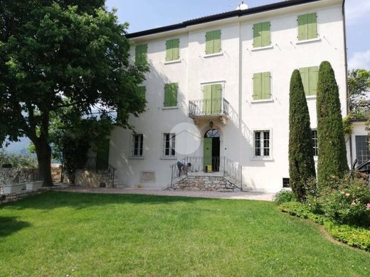 Luxus-Haus in Caprino Veronese, Provincia di Verona