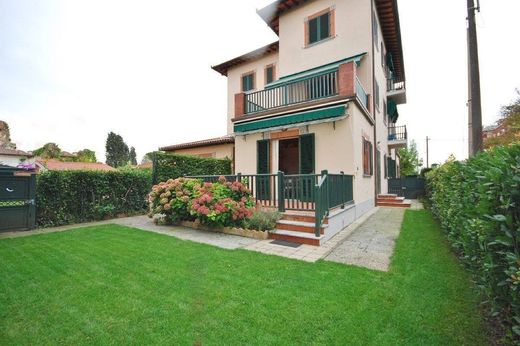 Pietrasanta, Provincia di Luccaのアパートメント