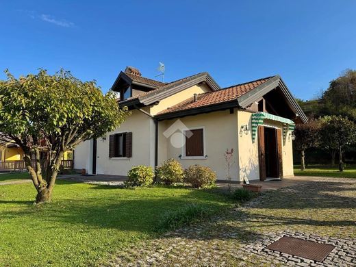 Villa in Feltre, Provincia di Belluno