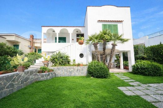 Villa a Scafati, Salerno