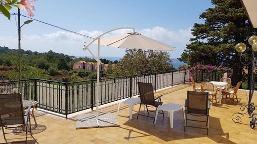 Villa a Cefalù, Palermo