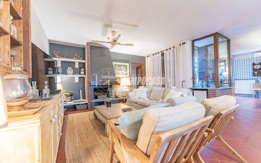 Villa a Cusago, Milano