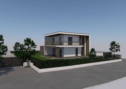 Villa in Fossano, Provincia di Cuneo