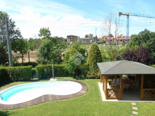 Villa Torre de' Roveri, Bergamo ilçesinde