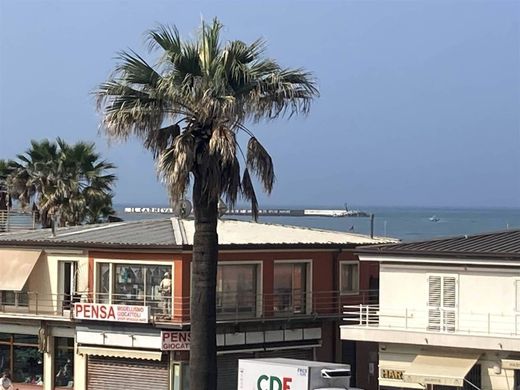 Appartamento a Viareggio, Lucca