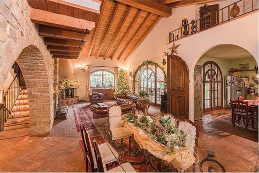 Villa in Macherio, Provincia di Monza e della Brianza