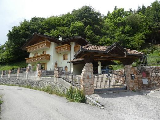 Villa Roncone, Trento ilçesinde