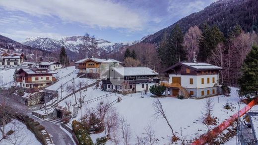 Villa a Pinzolo, Trento