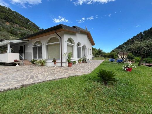 Willa w Massa, Provincia di Massa-Carrara