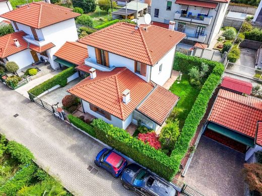 Villa en Biassono, Provincia di Monza e della Brianza