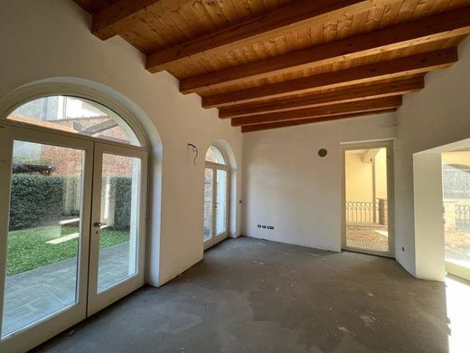 Luxury home in Piacenza, Provincia di Piacenza