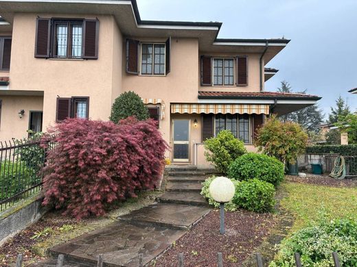 Villa in Pozzuolo Martesana, Milan