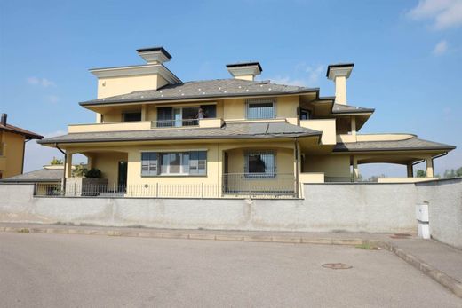 Villa in Parabiago, Milan