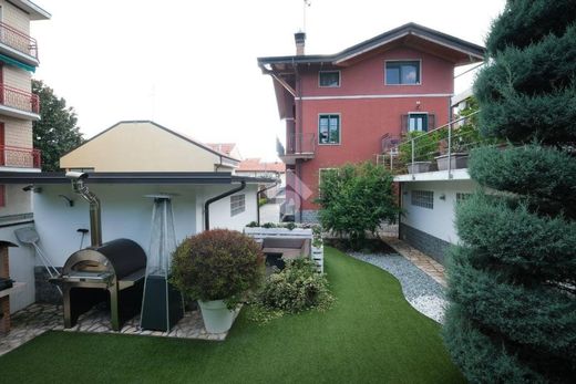 Villa in Cormano, Milan