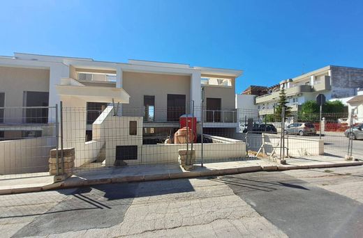 Rijtjeshuis in Adelfia, Bari