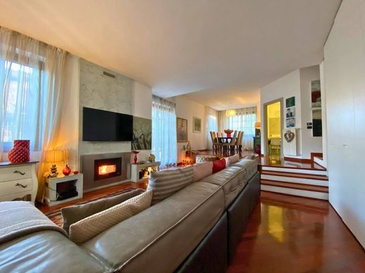 Villa a Settimo Milanese, Milano