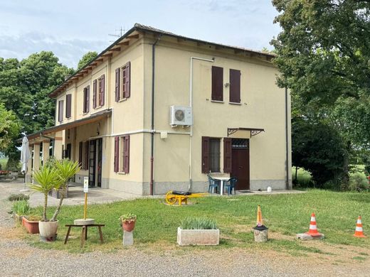 Villa in Calderara di Reno, Bologna