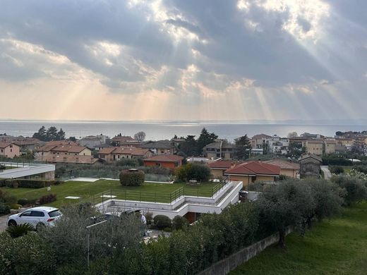 Piso / Apartamento en Bardolino, Provincia di Verona