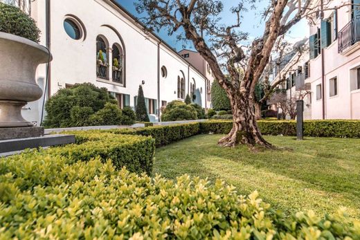 Apartment / Etagenwohnung in Padua, Venetien