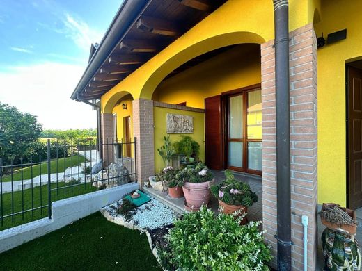 Villa a Lonate Ceppino, Varese