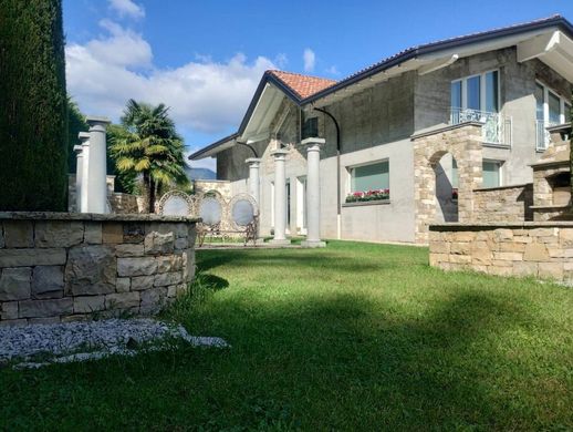 Villa - Bisuschio, Provincia di Varese