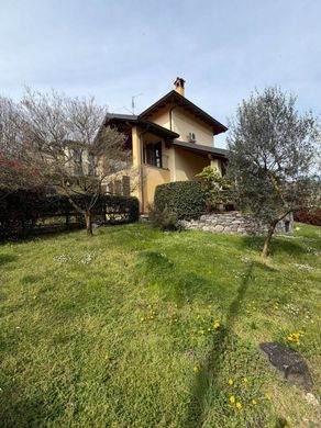 Villa Oleggio Castello, Novara ilçesinde